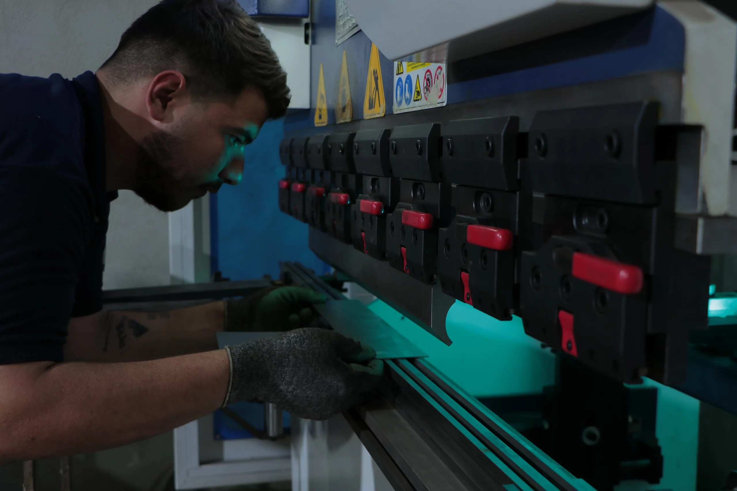 خدمات خمکاری CNC تا طول 6 متری کمال