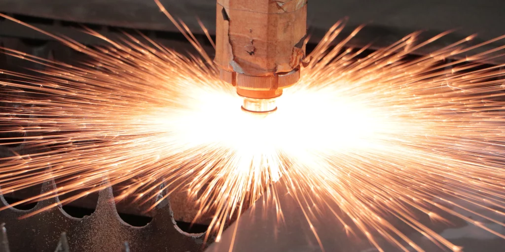 مزایای-برش-لیزر-نسبت-به-روش-های-مکانیکی