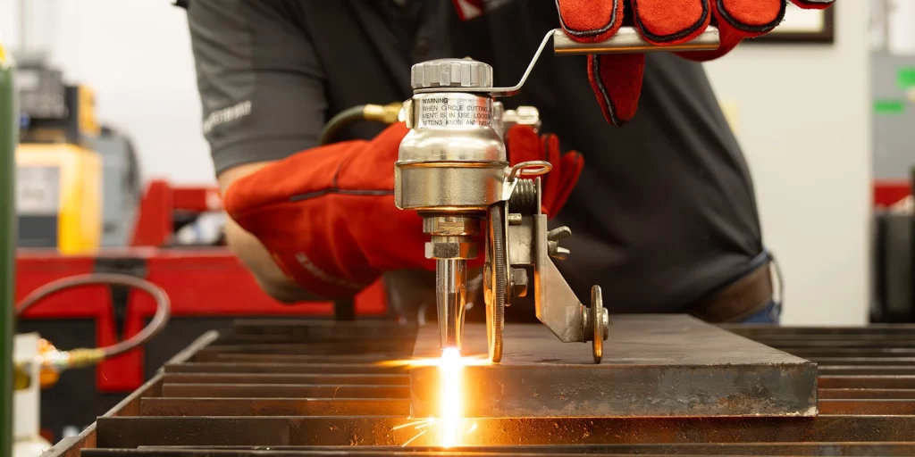 بررسی مشعل و رفع خطای هوابرش CNC در تنظیم شعله و فشار گاز